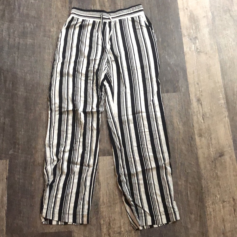 Maurice’s size small. Navy blue and White